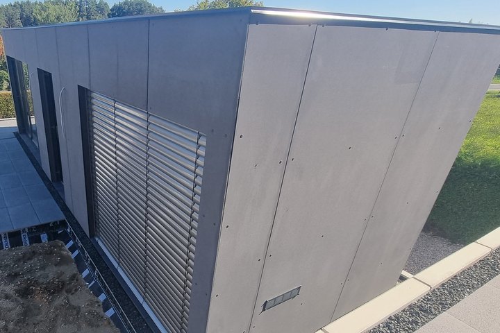 Fertiger LE SpaCube mit Faserzementfassade und Raffstore